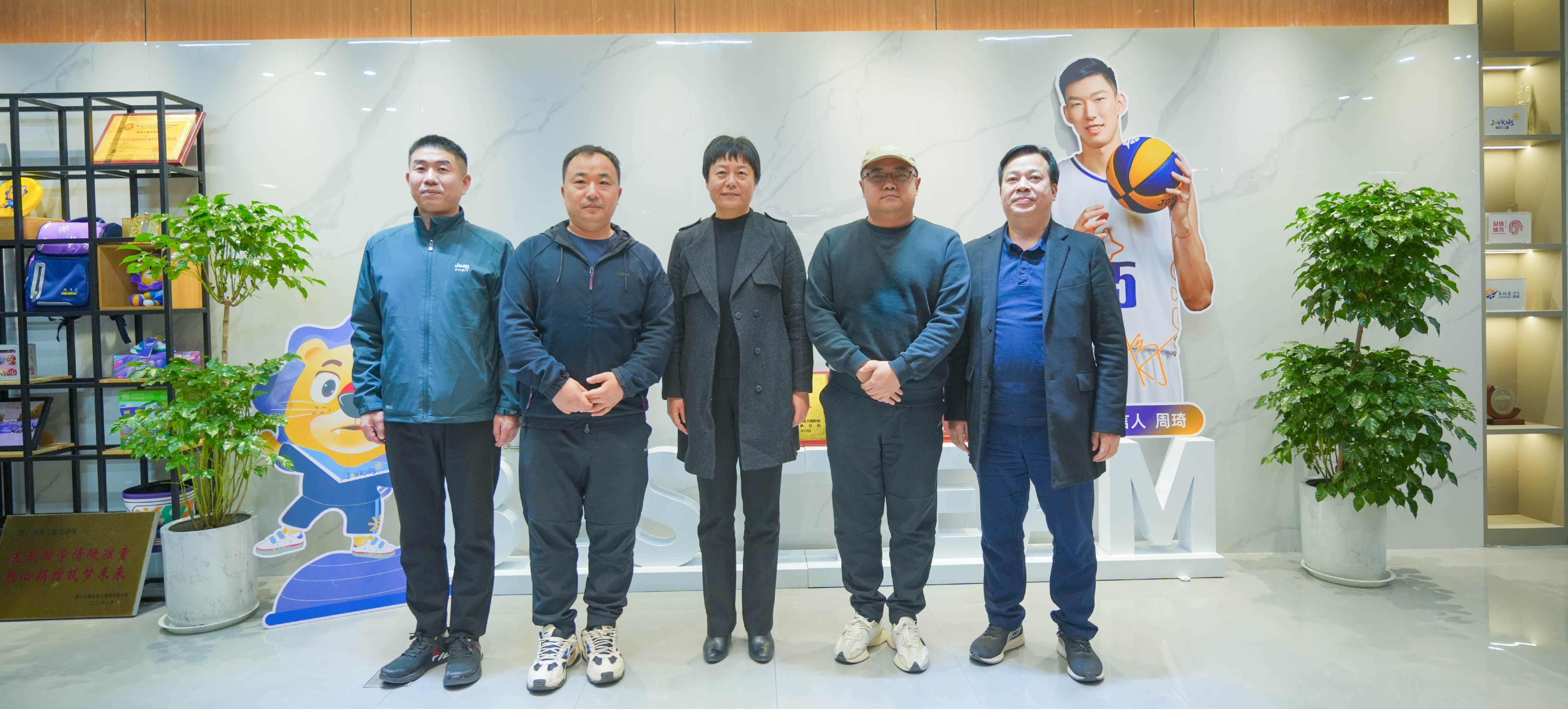 2023年11月27日，郑州市体育局党委书记、局长李雅一行，莅临天游TY8线路检测体育调研指导